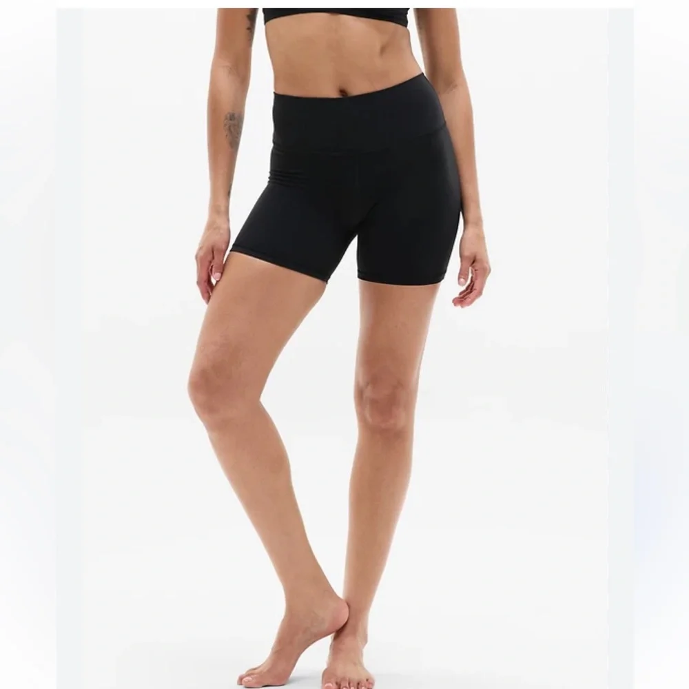 Athleta Transcends 5” High Rise Shorts Sz S - Picture 3 of 6